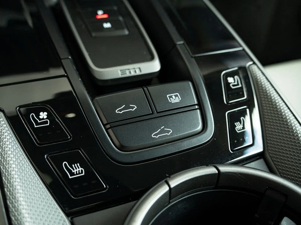 2025 Porsche 992 Carrera S - Image 15 of 31