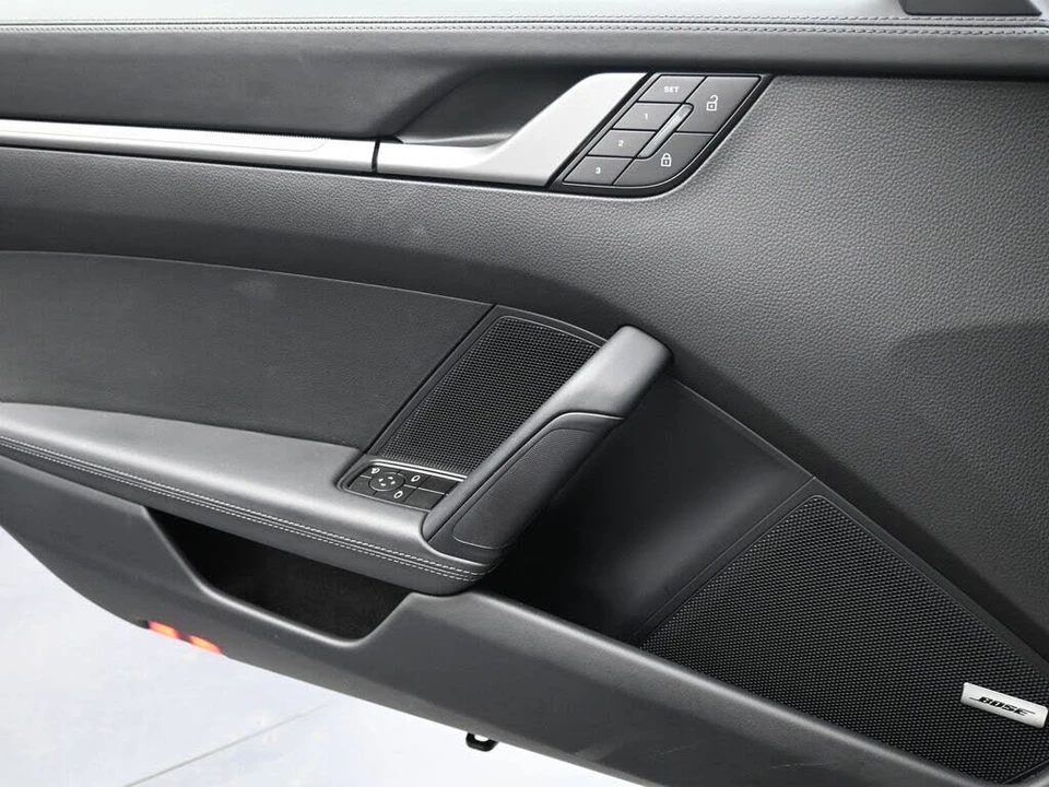2025 Porsche 992 Carrera S - Image 25 of 31