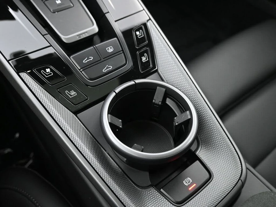 2025 Porsche 992 Carrera S - Image 24 of 31