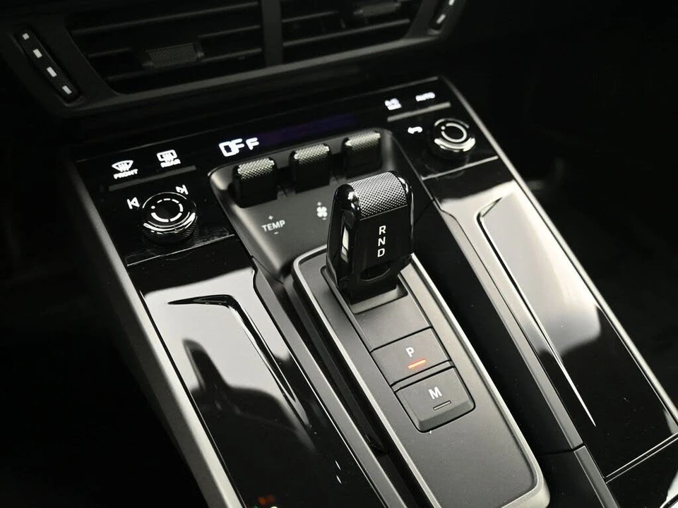 2025 Porsche 992 Carrera S - Image 23 of 31