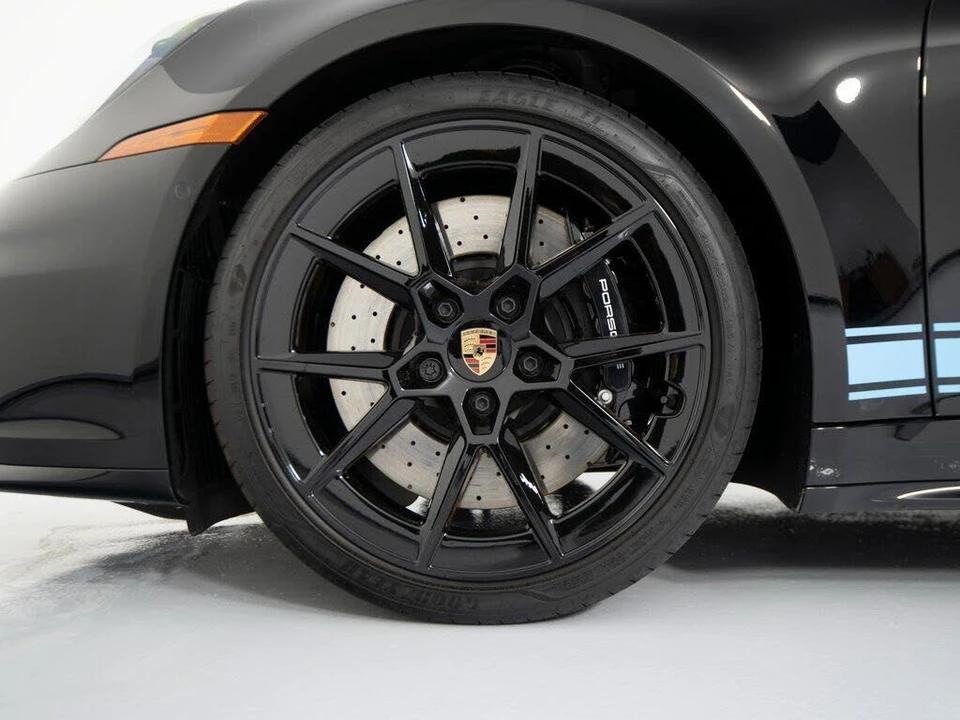 2025 Porsche 992 Carrera S - Image 15 of 31