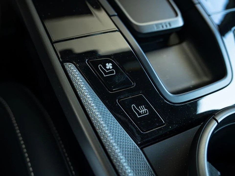 2025 Porsche 992 Carrera S - Image 16 of 31