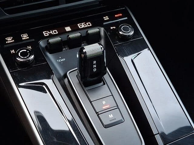 2025 Porsche 992 Carrera S - Image 18 of 31