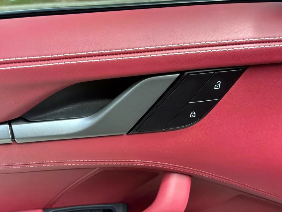 2025 Porsche 992 Carrera S - Image 19 of 31