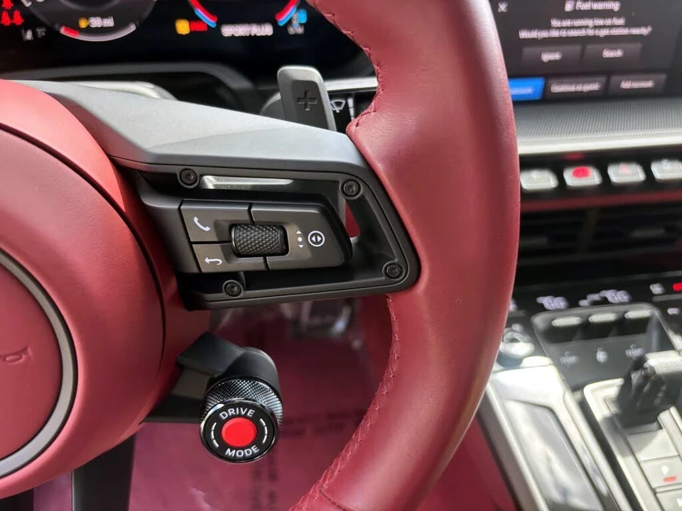 2025 Porsche 992 Carrera S - Image 24 of 31