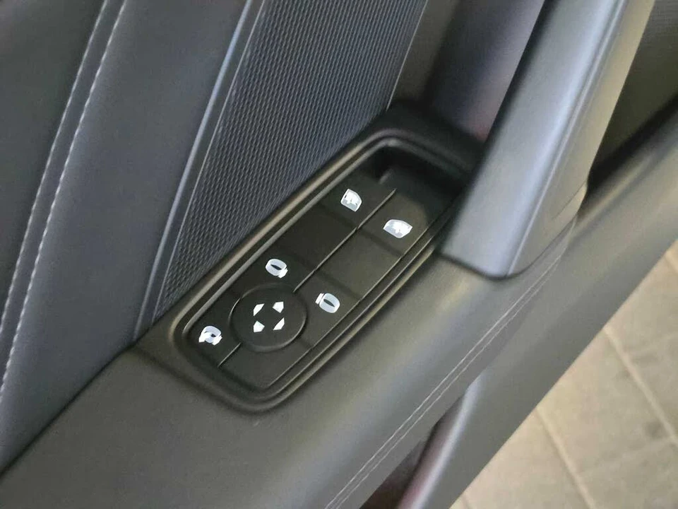 2025 Porsche 992 Carrera S - Image 21 of 30