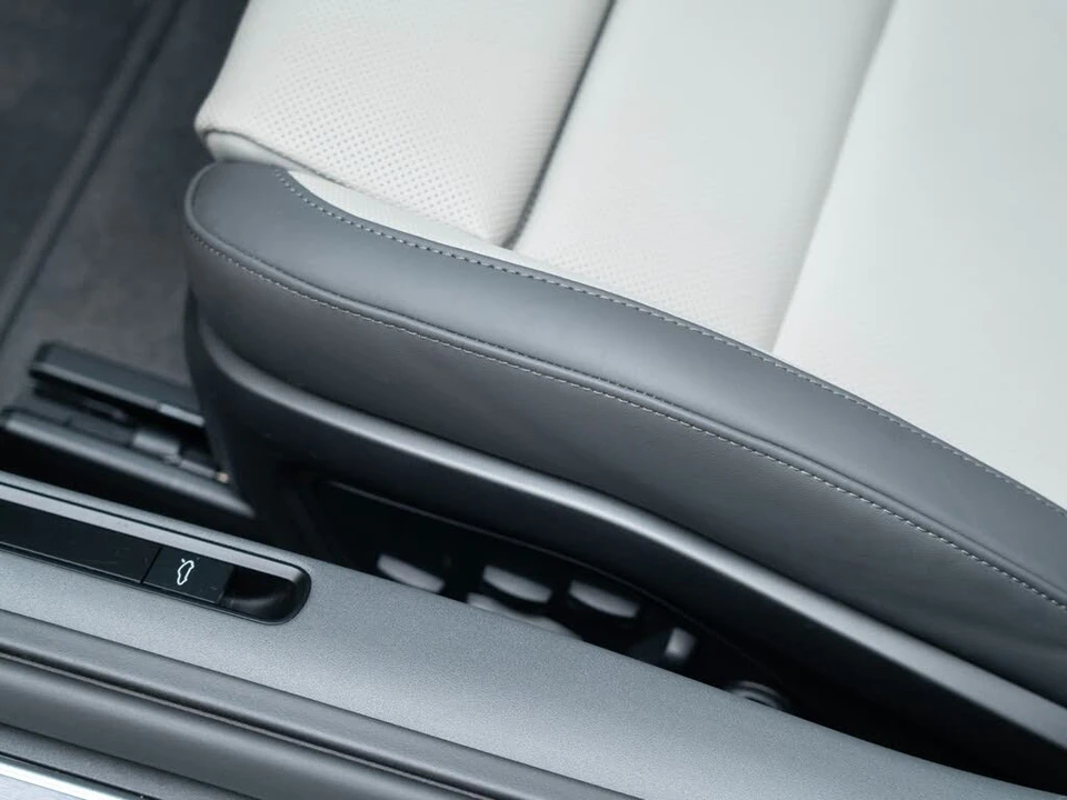 2025 Porsche 992 Carrera S - Image 15 of 30