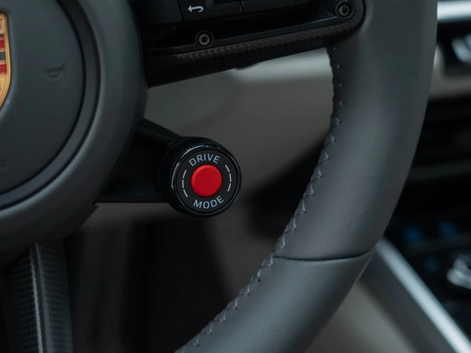 2025 Porsche 992 Carrera S - Image 28 of 30