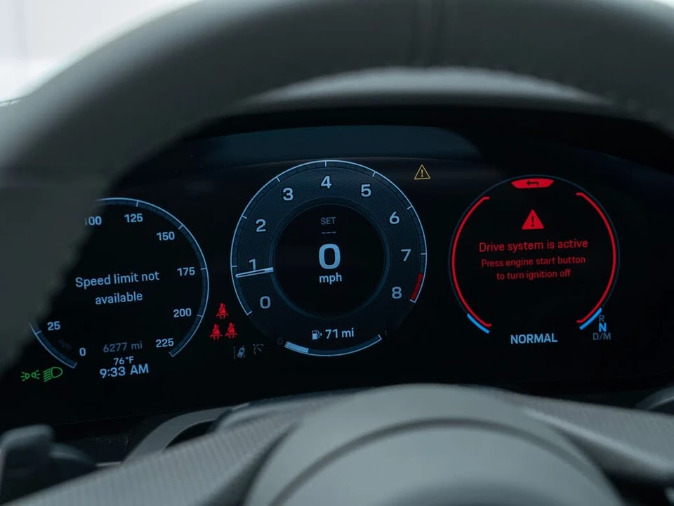 2025 Porsche 992 Carrera S - Image 24 of 30