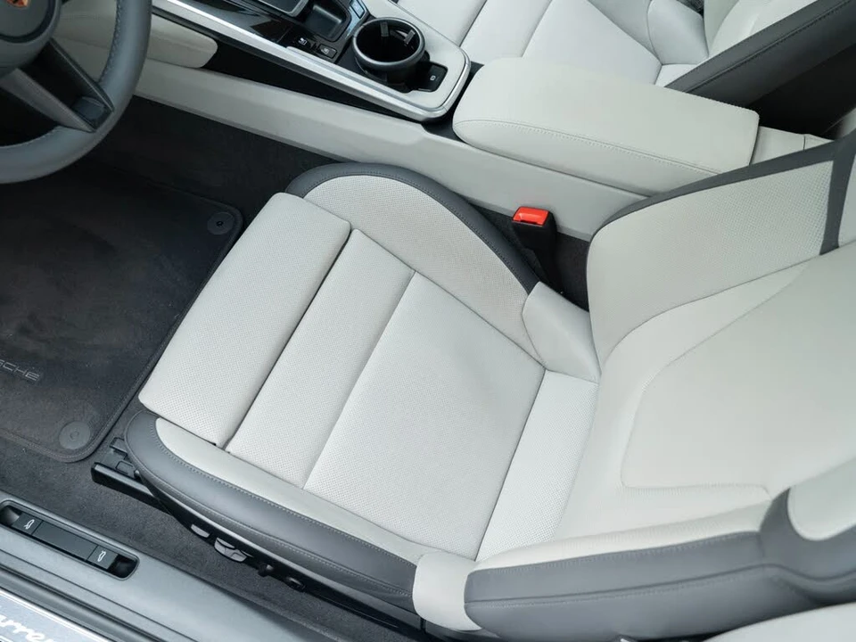 2025 Porsche 992 Carrera S - Image 16 of 30