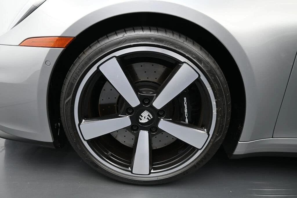 2025 Porsche 992 Carrera S - Image 26 of 31