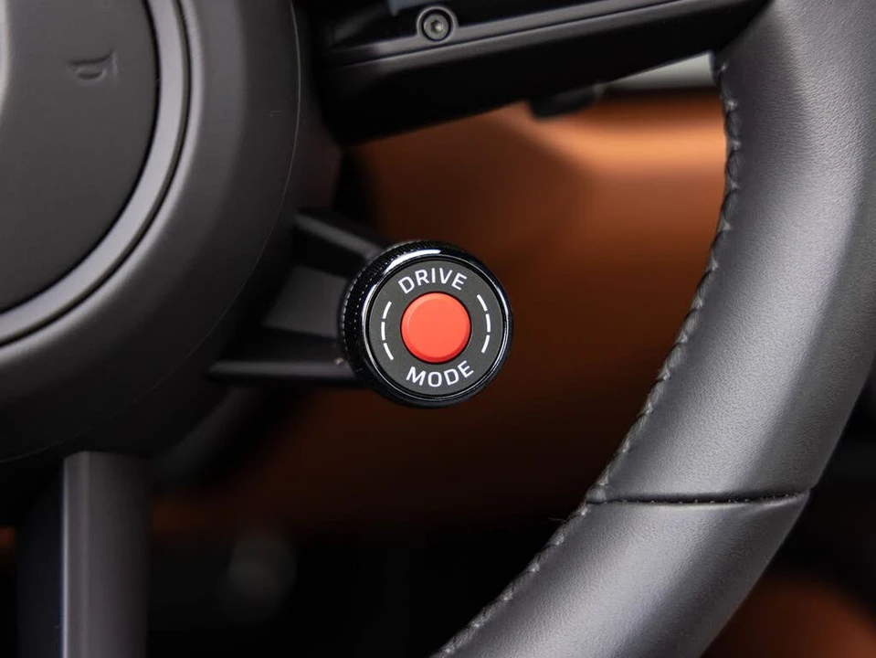 2025 Porsche 992 Carrera S - Image 15 of 31