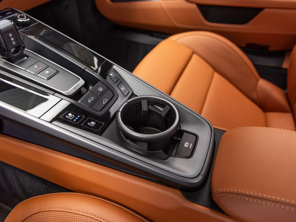2025 Porsche 992 Carrera S - Image 19 of 31