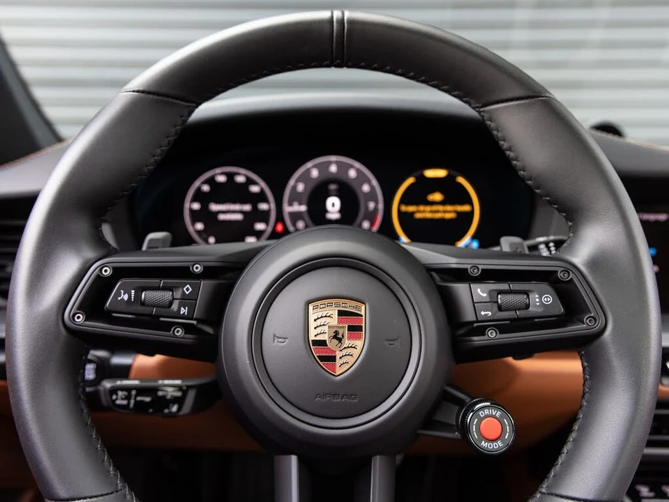2025 Porsche 992 Carrera S - Image 14 of 31