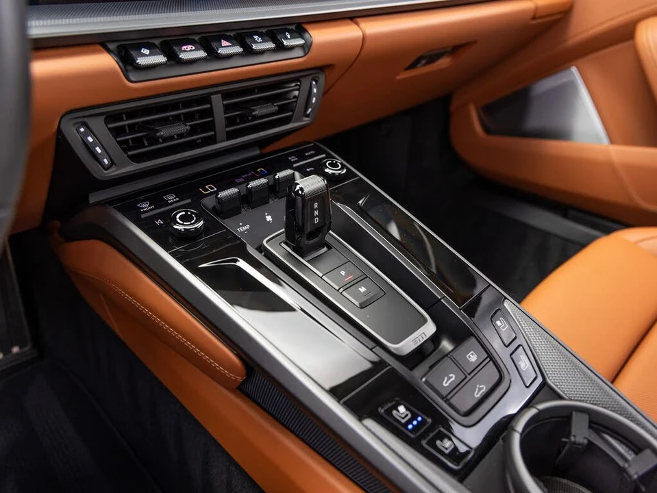 2025 Porsche 992 Carrera S - Image 18 of 31