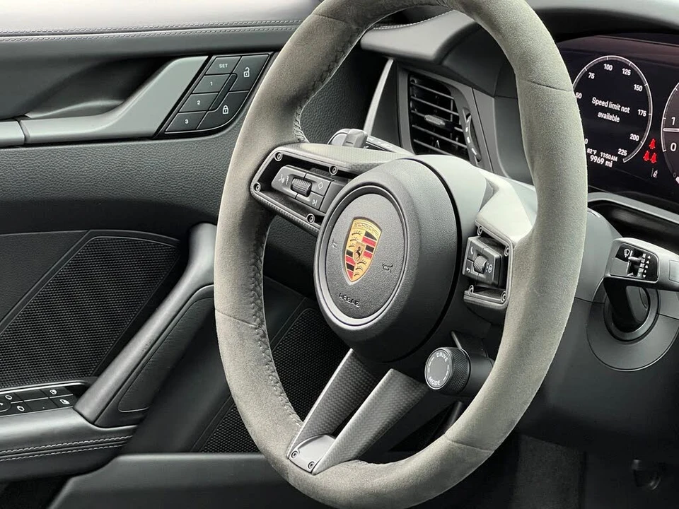 2025 Porsche 992 Carrera S - Image 21 of 31