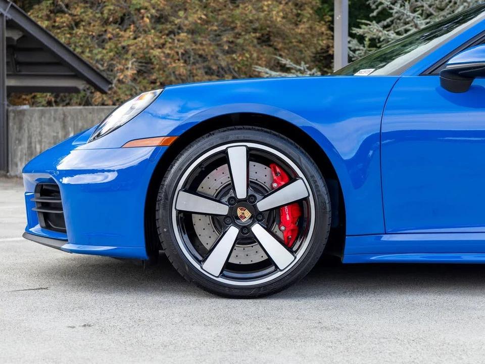 2025 Porsche 992 Carrera S - Image 13 of 31