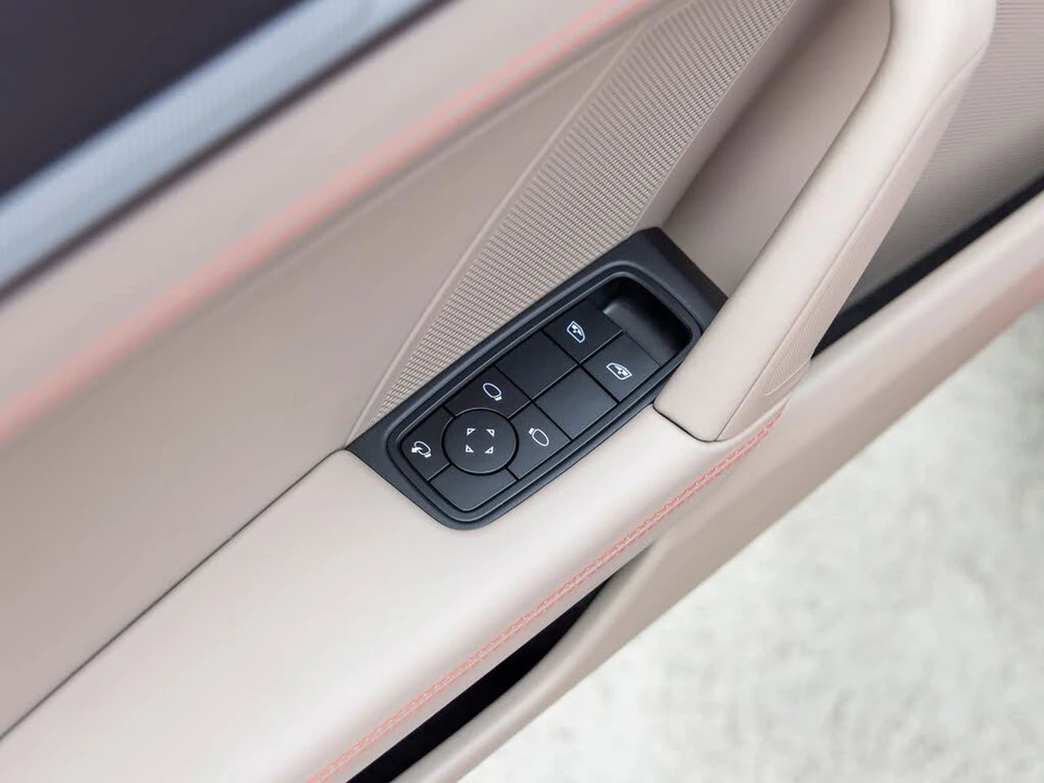 2025 Porsche 992 Carrera S - Image 27 of 31