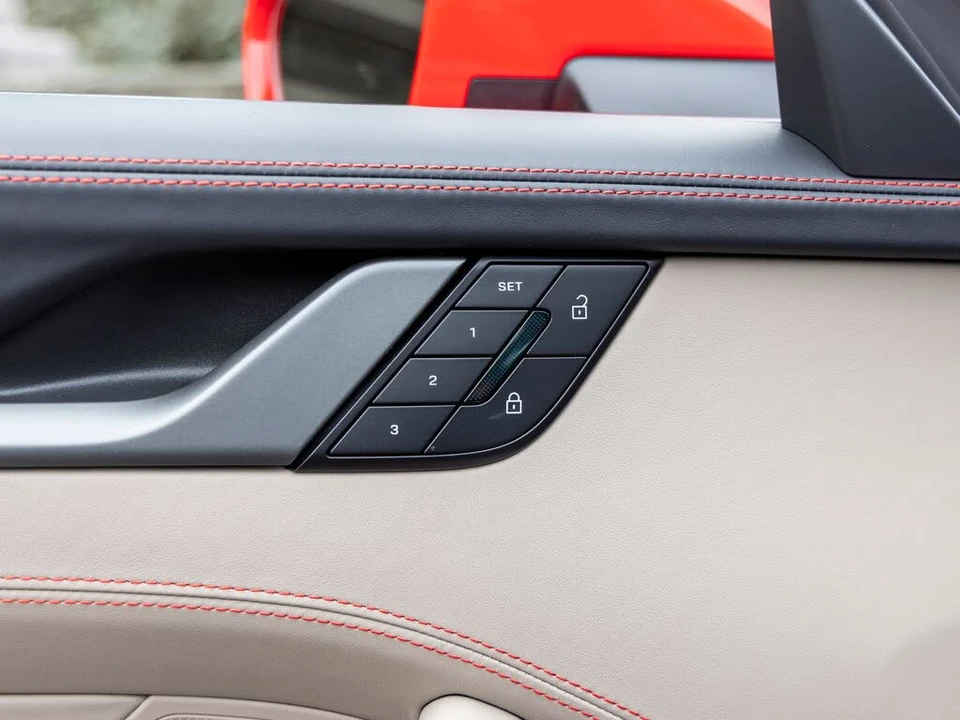 2025 Porsche 992 Carrera S - Image 26 of 31