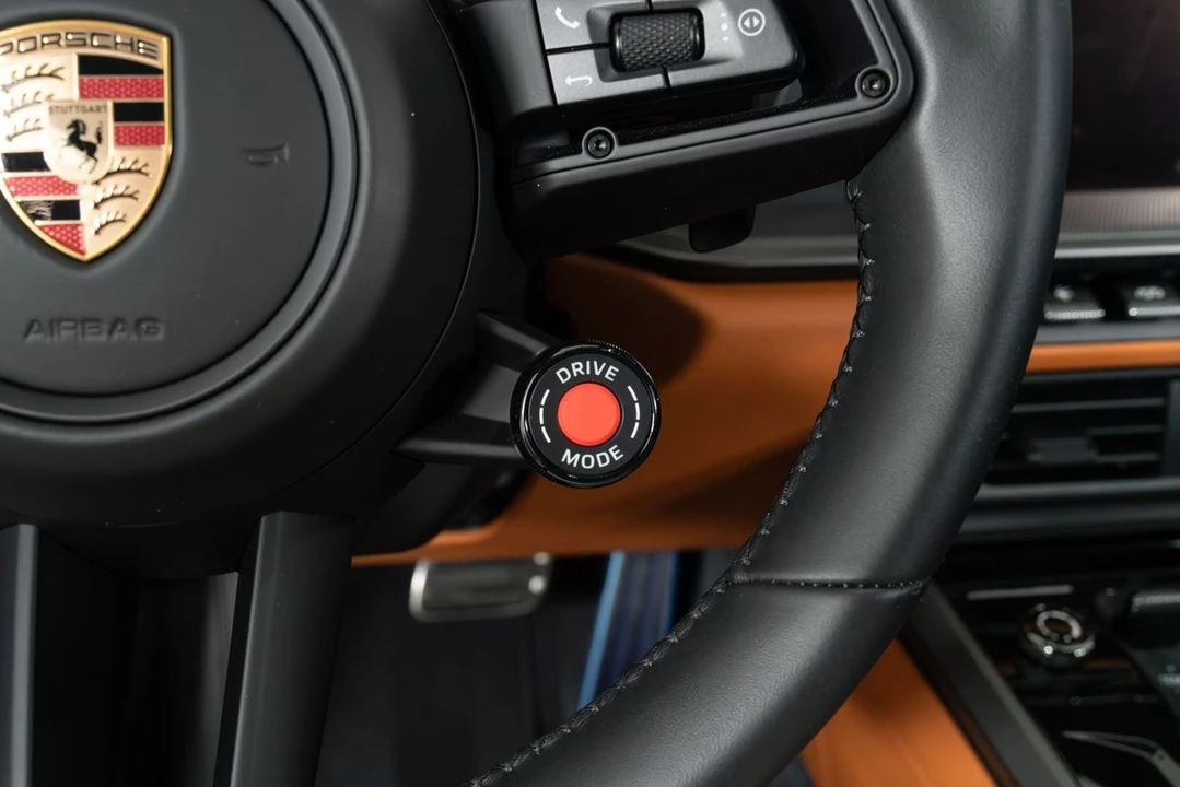 2025 Porsche 992 Carrera S - Image 25 of 31