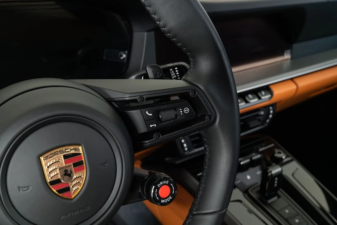 2025 Porsche 992 Carrera S - Image 24 of 31