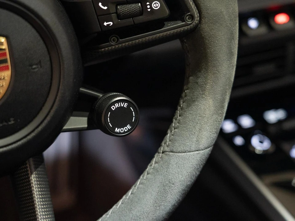 2025 Porsche 992 Carrera S - Image 24 of 27