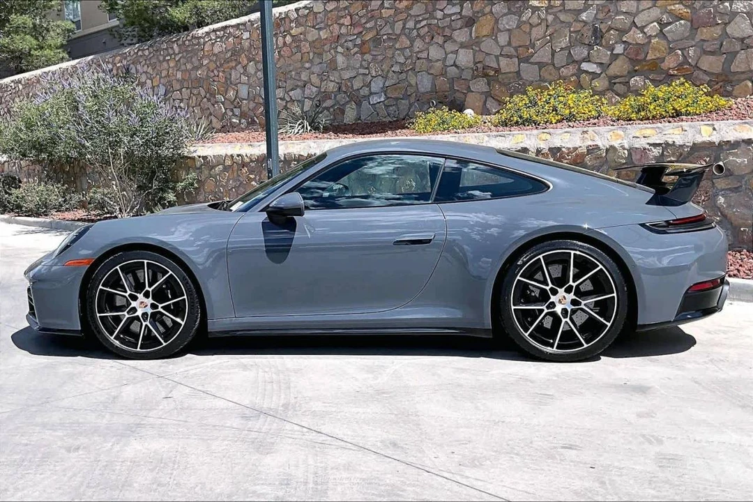 2025 Porsche 992 Carrera S - Image 2 of 5