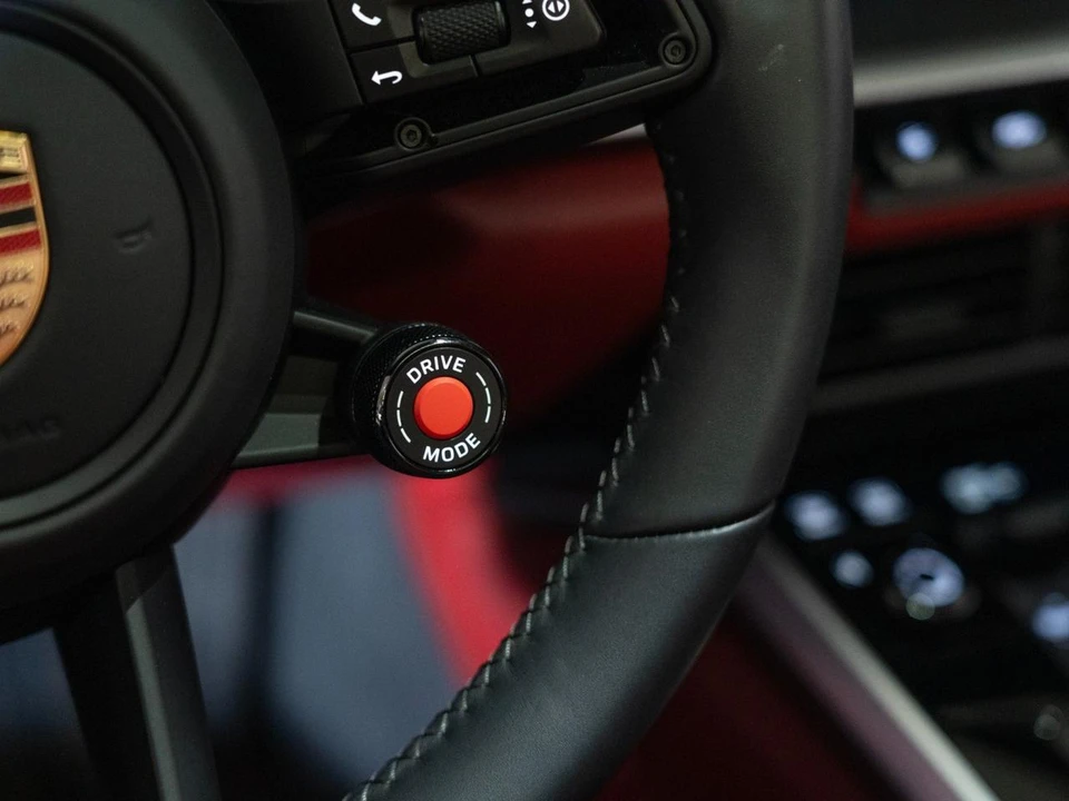 2025 Porsche 992 Carrera S - Image 23 of 27