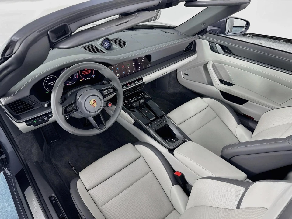 2025 Porsche 992 Carrera S - Image 26 of 31