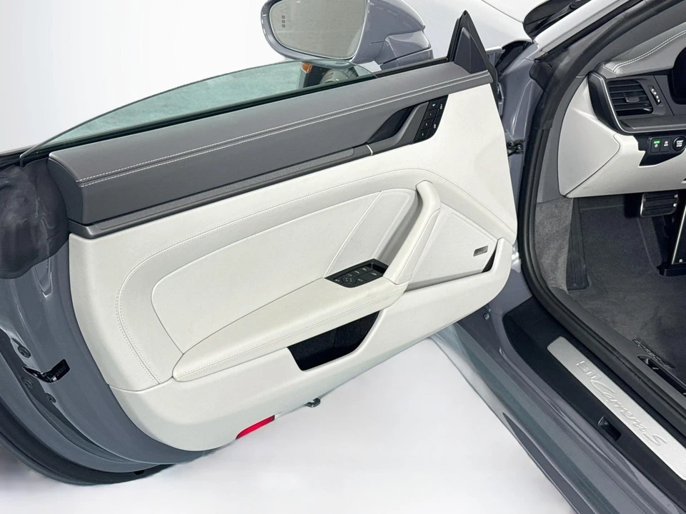 2025 Porsche 992 Carrera S - Image 21 of 31