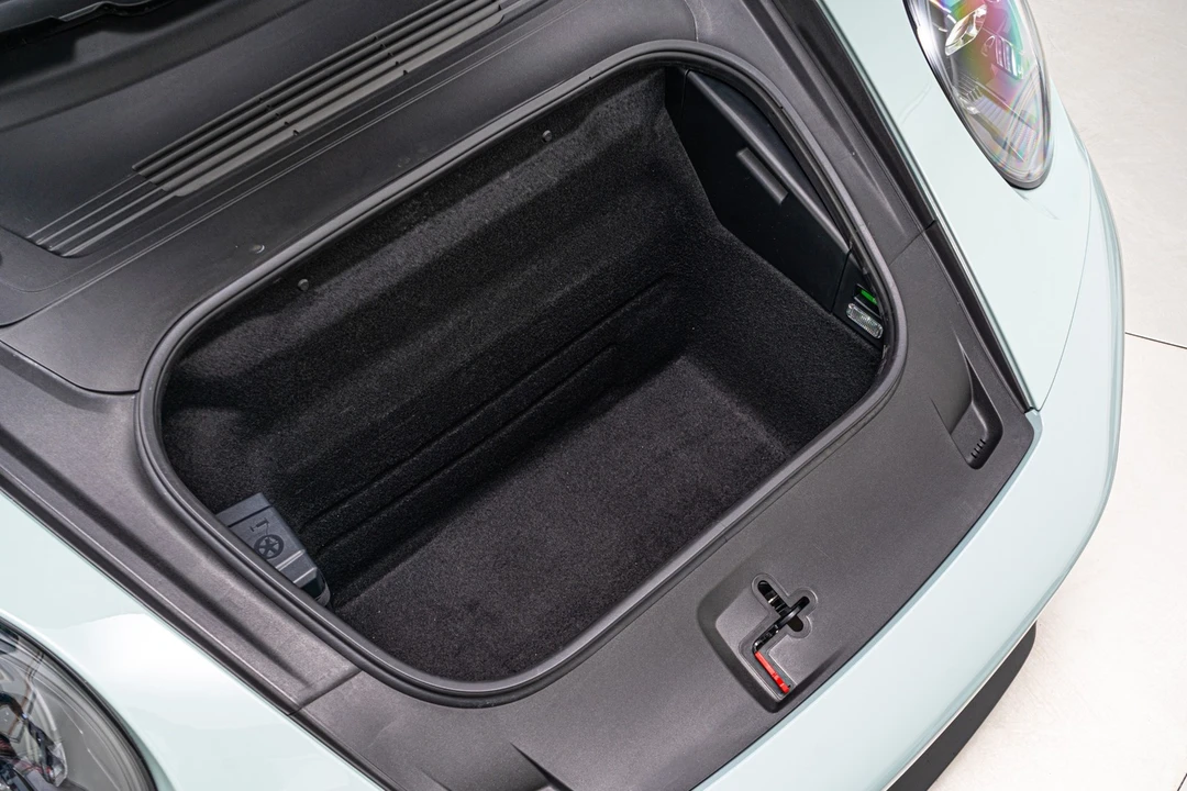 2025 Porsche 992 Carrera - Image 19 of 21