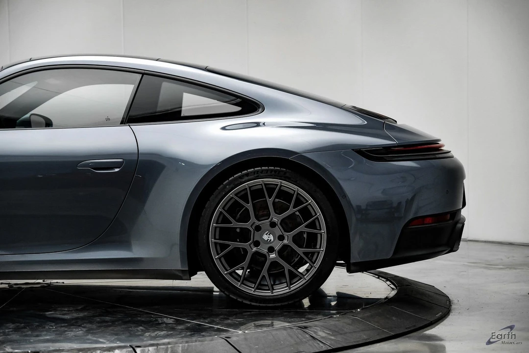 2025 Porsche 992 Carrera - Image 9 of 12