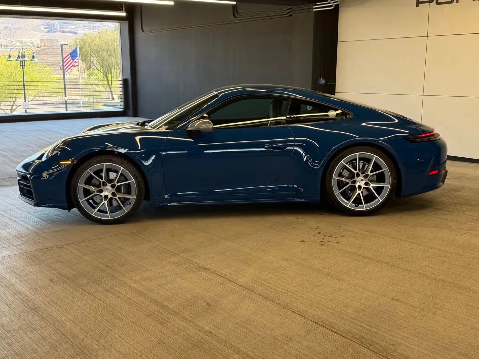 2025 Porsche 992 Carrera T - Image 11 of 31
