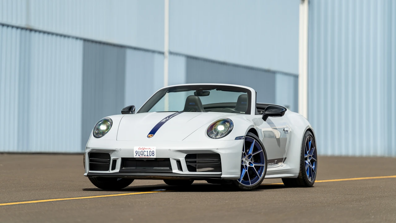 2025 Porsche 992 Carrera T - Image 9 of 31