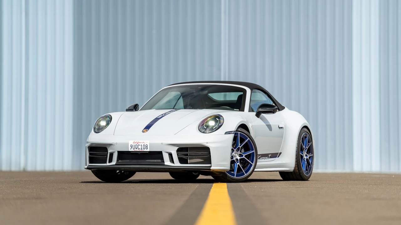 2025 Porsche 992 Carrera T - Image 18 of 31
