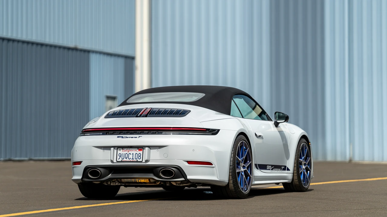 2025 Porsche 992 Carrera T - Image 5 of 31