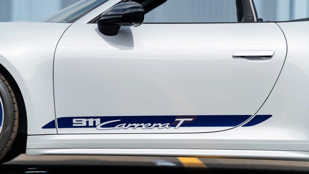 2025 Porsche 992 Carrera T - Image 23 of 31