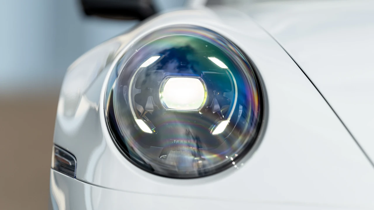 2025 Porsche 992 Carrera T - Image 27 of 31