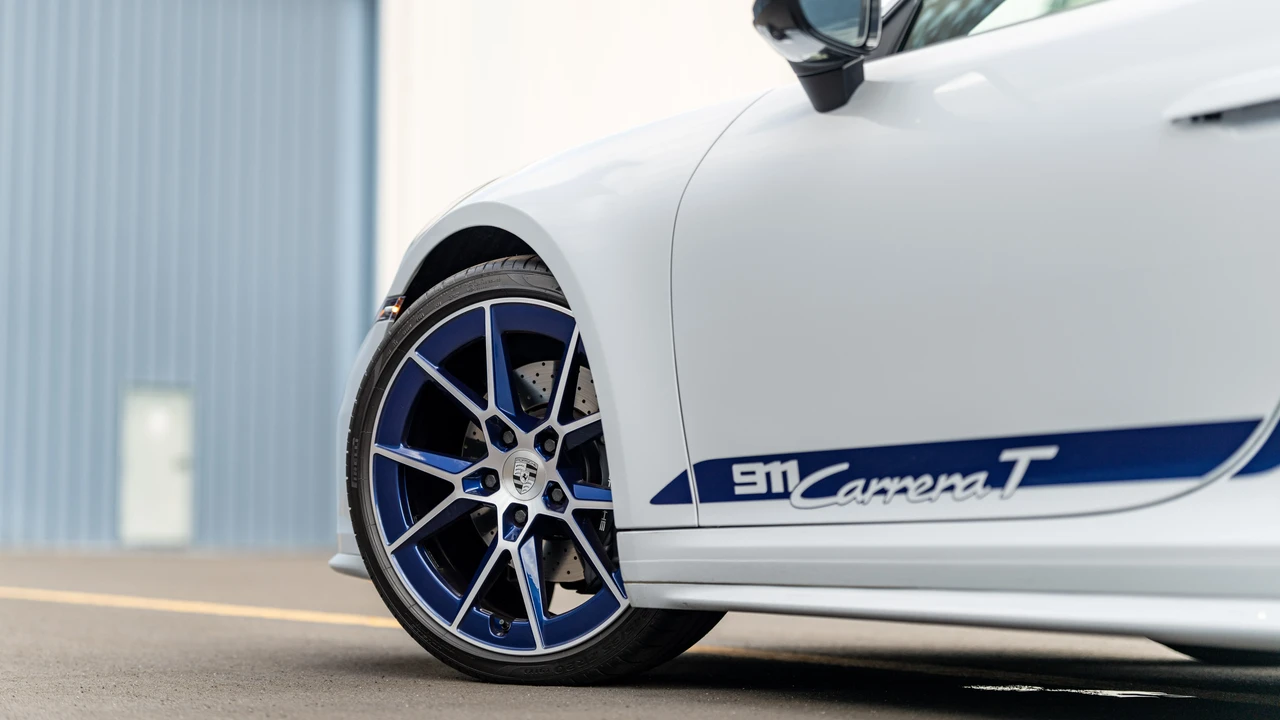 2025 Porsche 992 Carrera T - Image 22 of 31