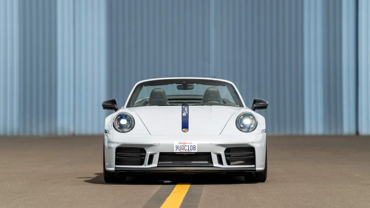 2025 Porsche 992 Carrera T - Image 10 of 31