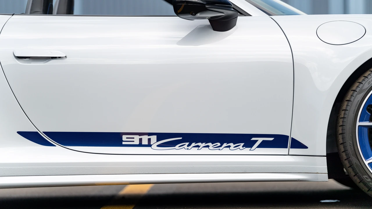 2025 Porsche 992 Carrera T - Image 26 of 31