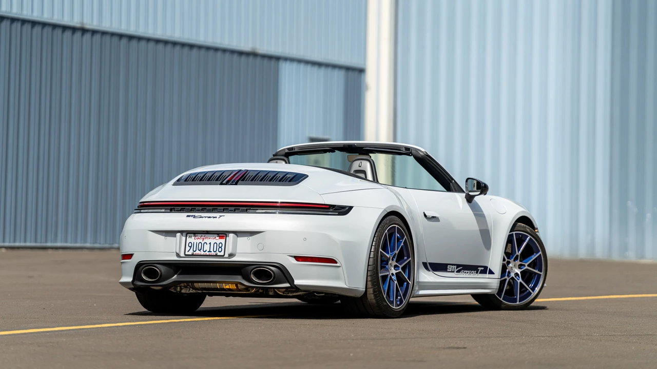 2025 Porsche 992 Carrera T - Image 13 of 31