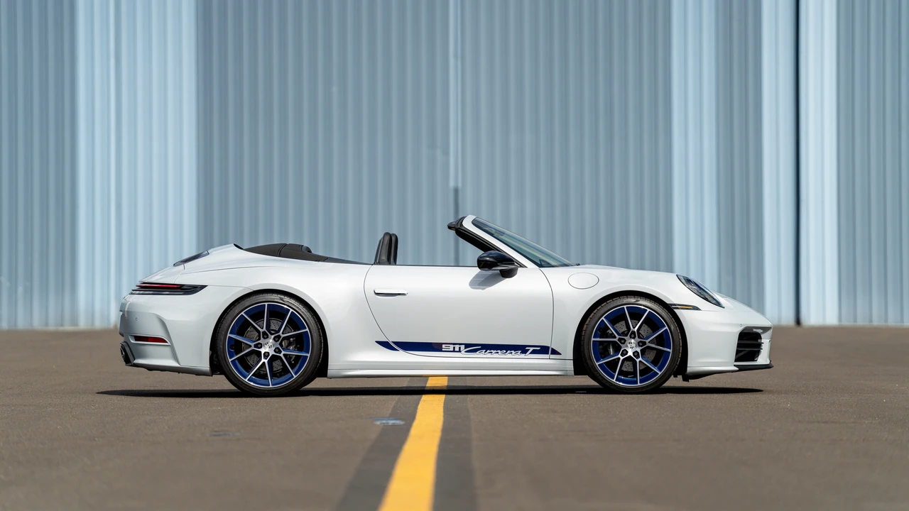 2025 Porsche 992 Carrera T - Image 12 of 31
