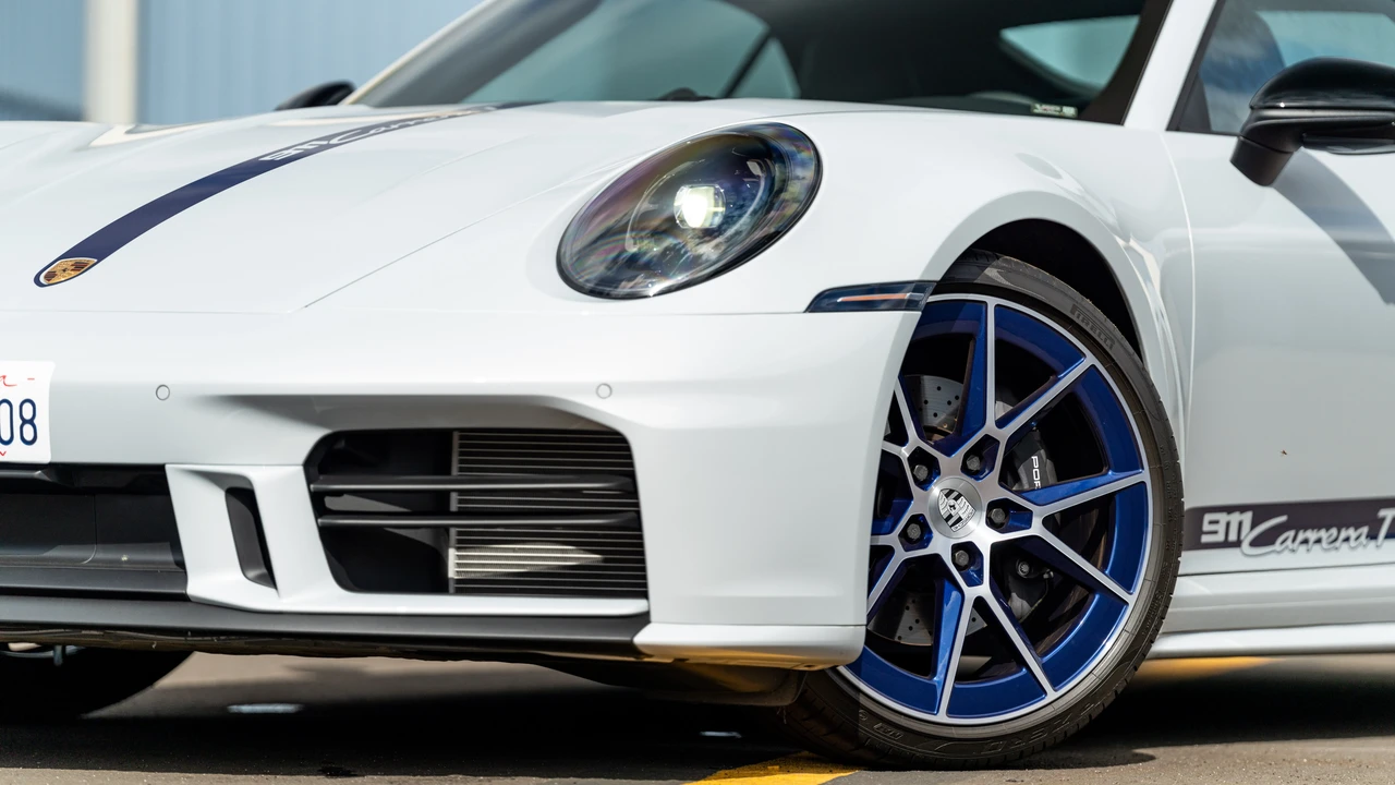 2025 Porsche 992 Carrera T - Image 21 of 31