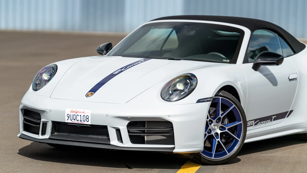 2025 Porsche 992 Carrera T - Image 20 of 31