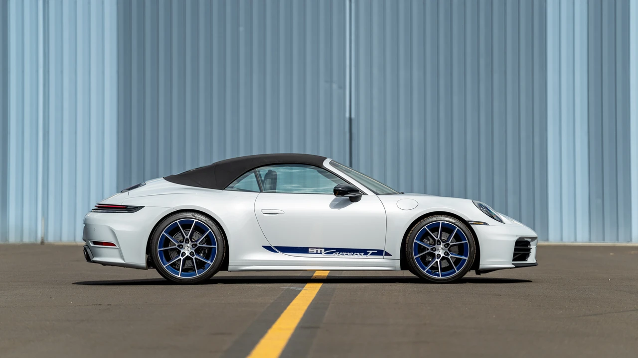 2025 Porsche 992 Carrera T - Image 4 of 31