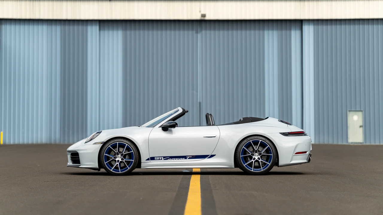 2025 Porsche 992 Carrera T - Image 16 of 31