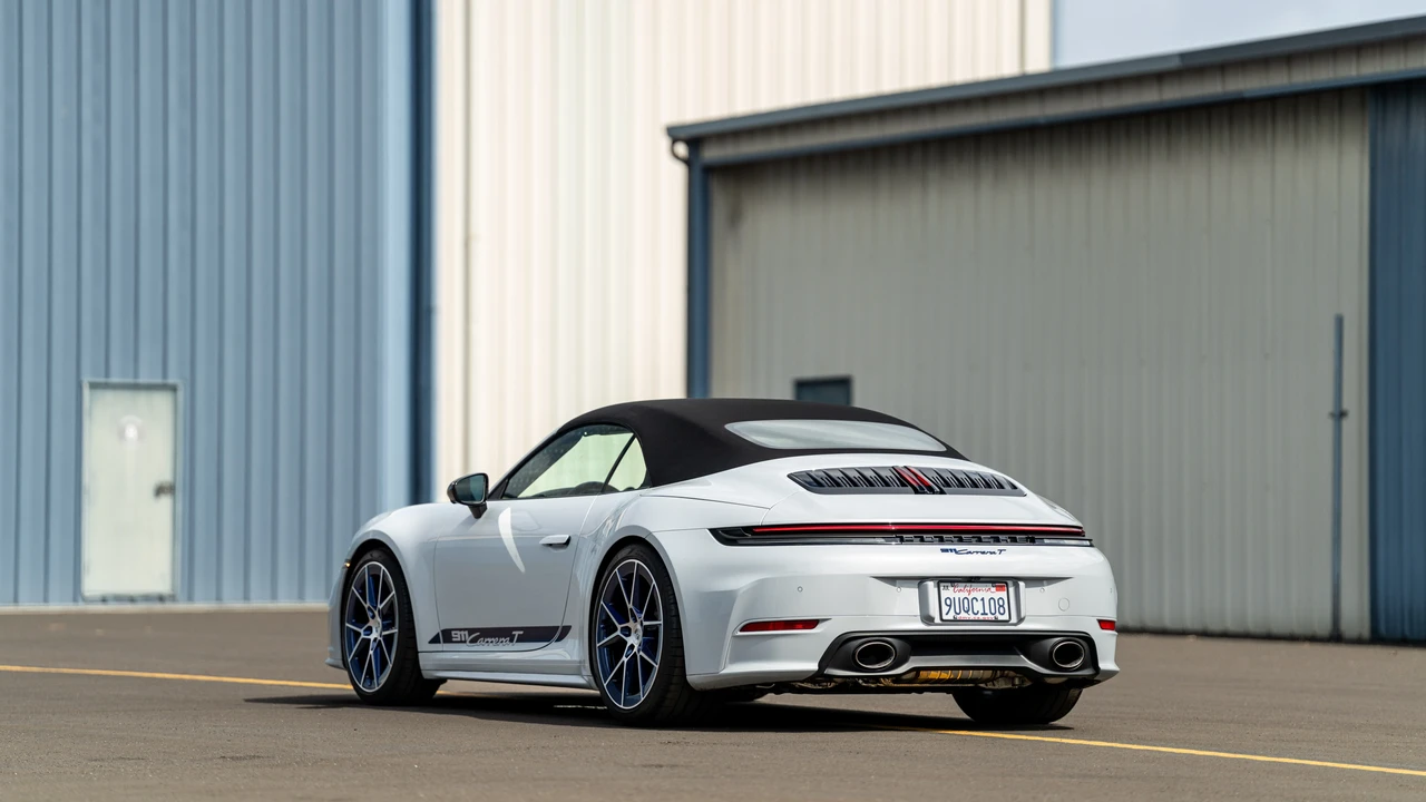 2025 Porsche 992 Carrera T - Image 7 of 31