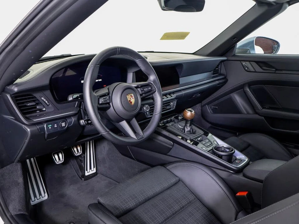 2025 Porsche 992 Carrera T - Image 4 of 31