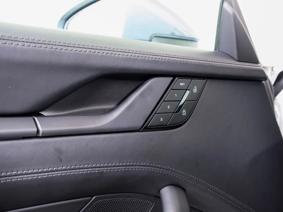 2025 Porsche 992 Carrera T - Image 26 of 31